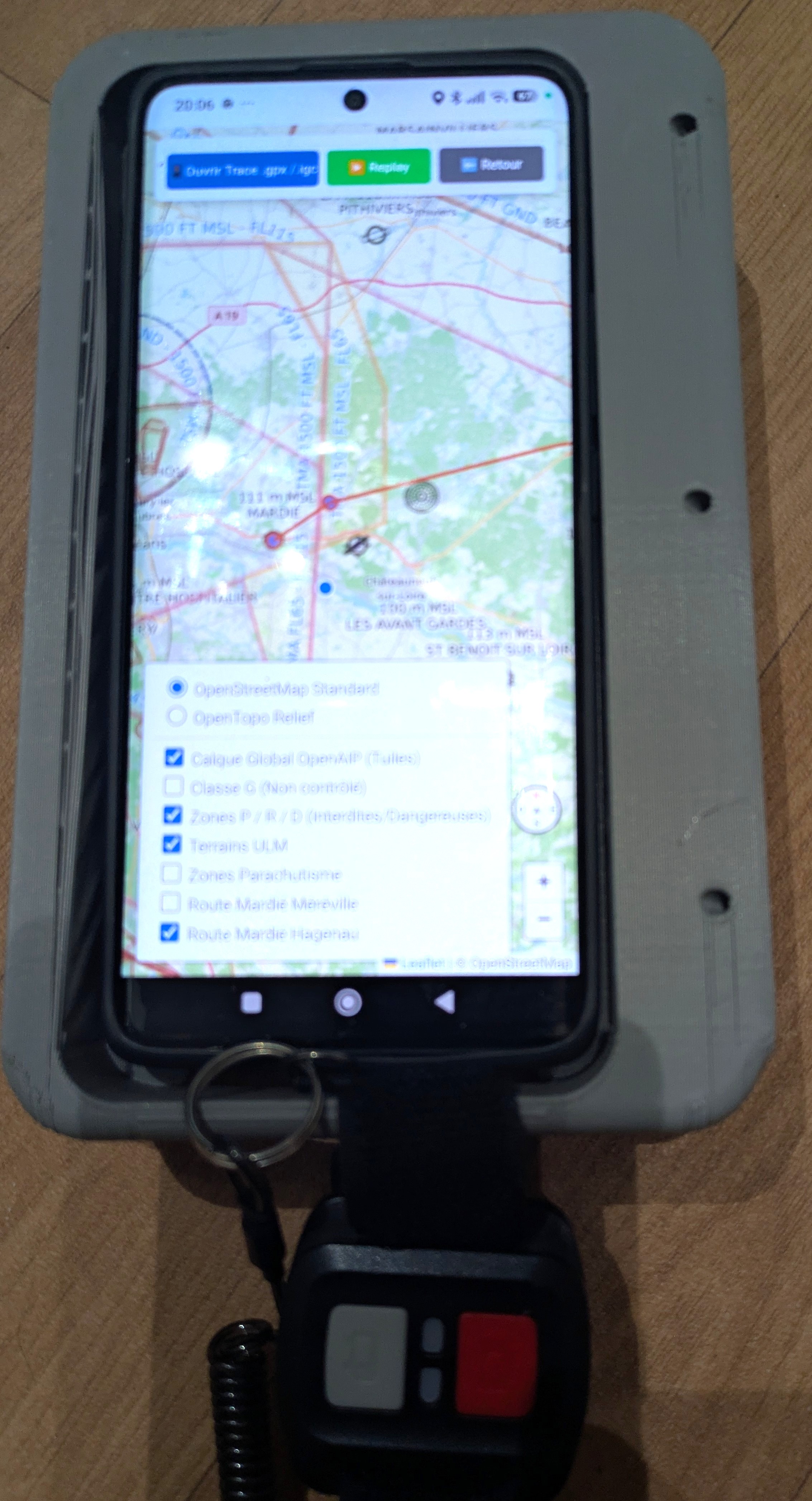 Velcro derrière mobile et sécurisé à la fermeture éclair de la veste